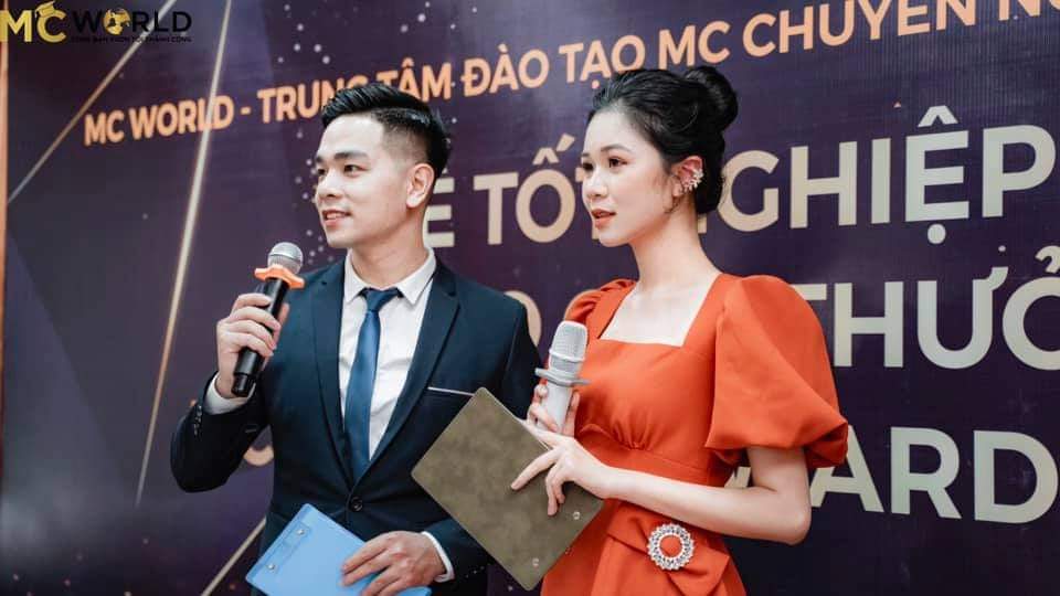 Học Viên Tiêu Biểu Vân Khanh- Quán quân cuộc thi MC đại học Hà Nội
