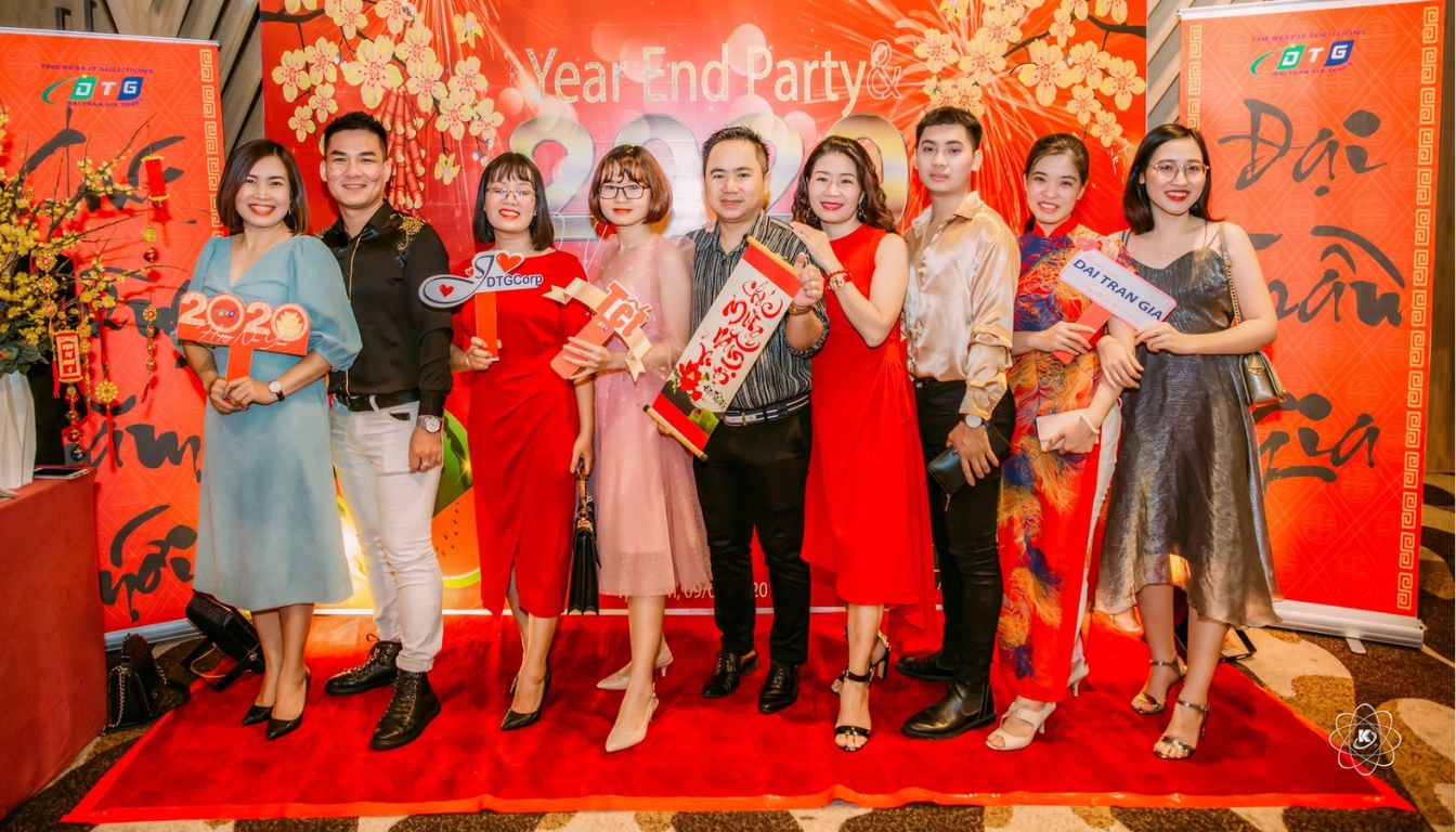 Kịch bản MC Year End Party: Bí quyết tổ chức tiệc cuối năm thành công